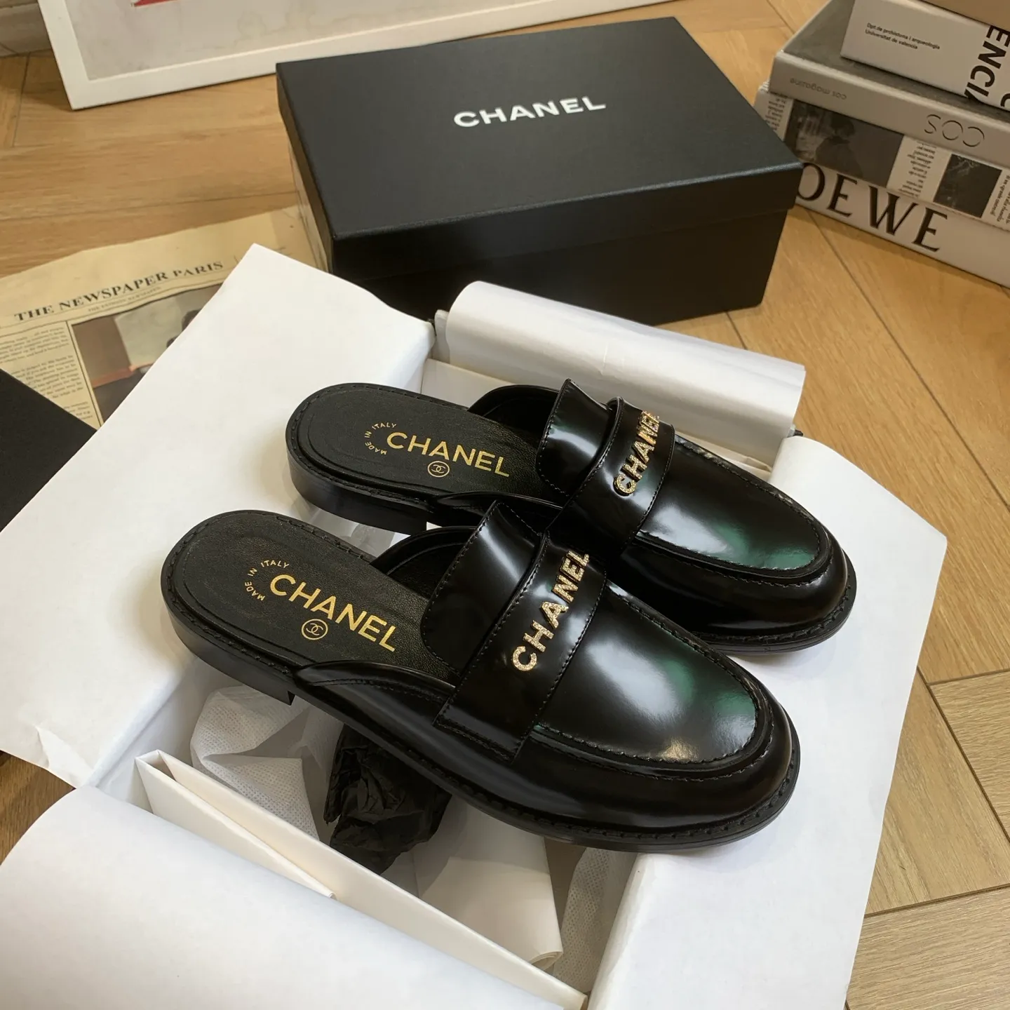 👟👟Ex-factory price 600👟👟 🍀2025 spring and summer new Chanel Chanel small diamond buckle monogram Loaf lazy half-slippers, which can be worn all year round. No matter when you wear them, they are very high-end and durable. You can attract attention when shopping on the street! Easily travel between commuting and leisure occasions, becoming a carefree fashionable and elegant woman ~ Upper: cowhide/butter Lining: lambskin Sole: Italian genuine leather outsole Size: 35-39 (40/41 customized, non-refundable and non-exchangeable